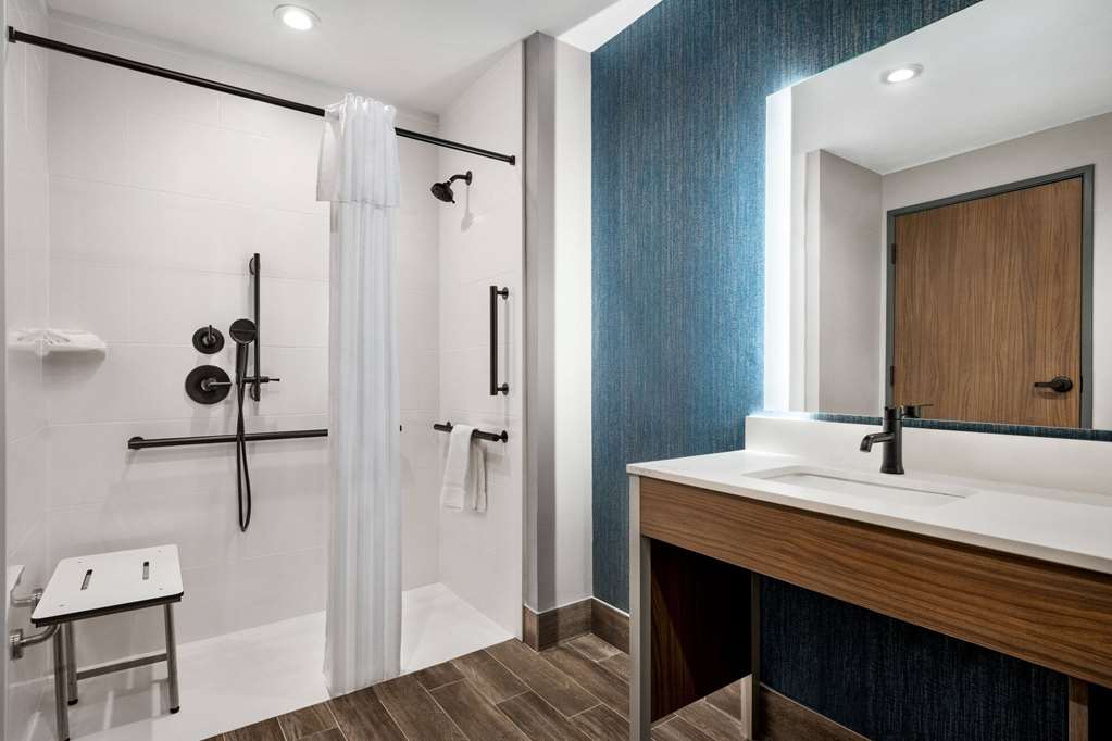 La Quinta Inn & Suites by Wyndham Del Rio - photo 37