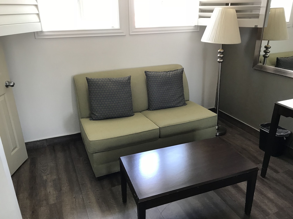 Hi View Inn & Suites - photo 10