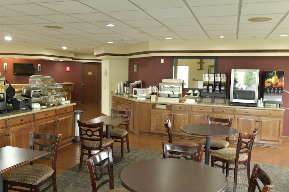 Baymont Inn & Suites by Wyndham Lincoln NE - photo 14