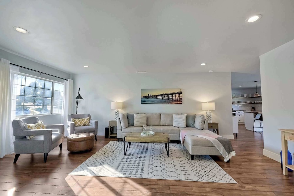 Immaculate 3 BDR in Oceanside Private Pool & Spa - photo 15