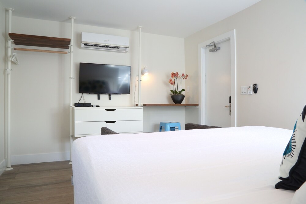 Seville Hotel and Apartments - photo 8