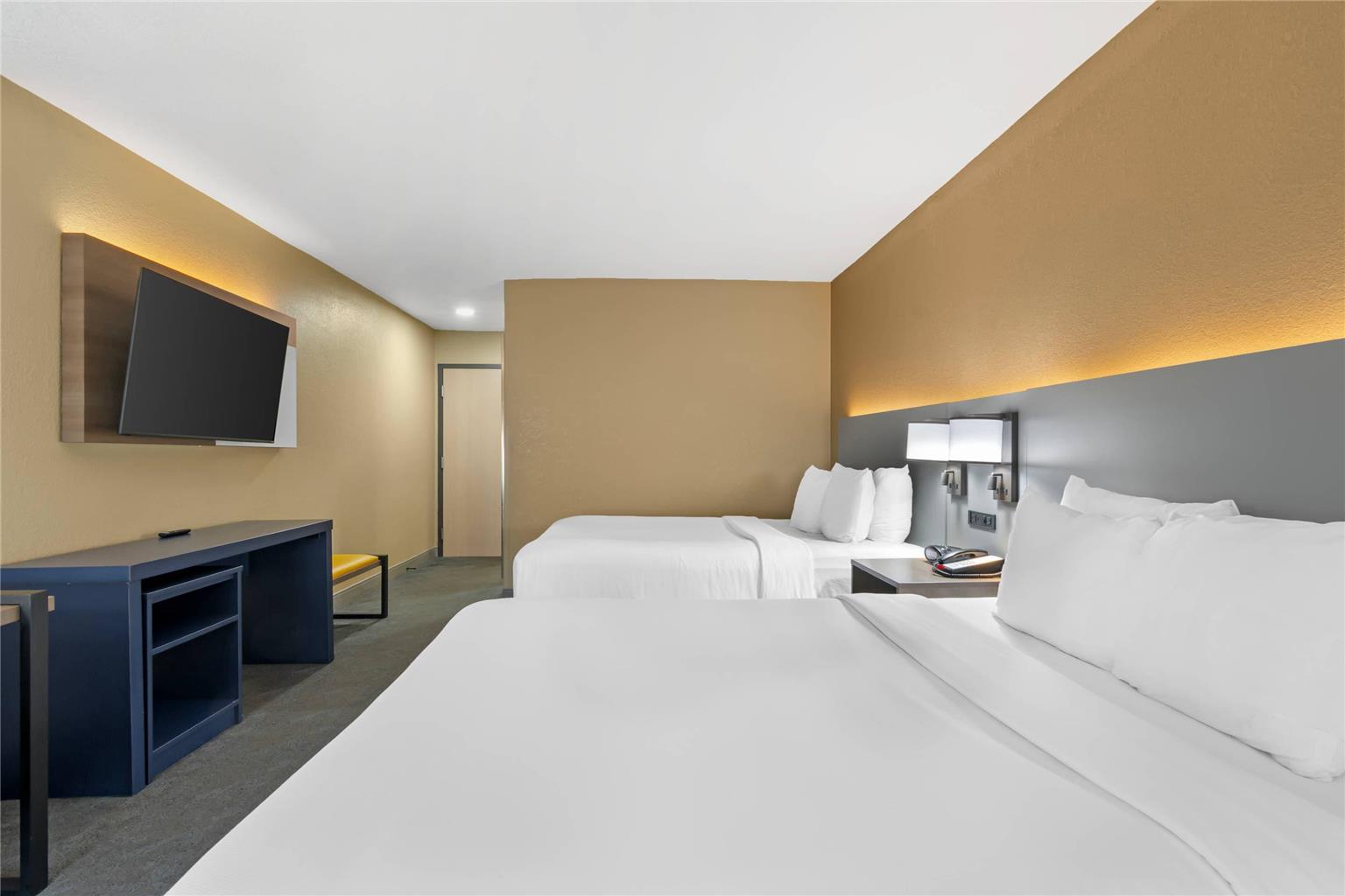 Comfort Inn & Suites Kansas City Northeast - photo 12