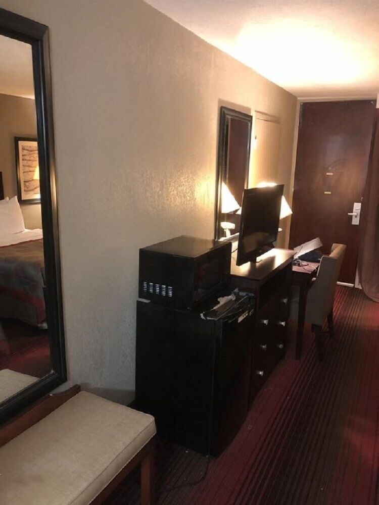 Ramada by Wyndham Michigan City - photo 17