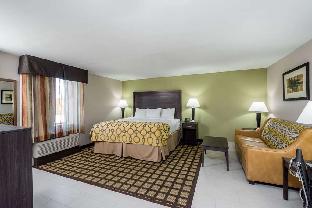 Baymont by Wyndham Clarksville - photo 6