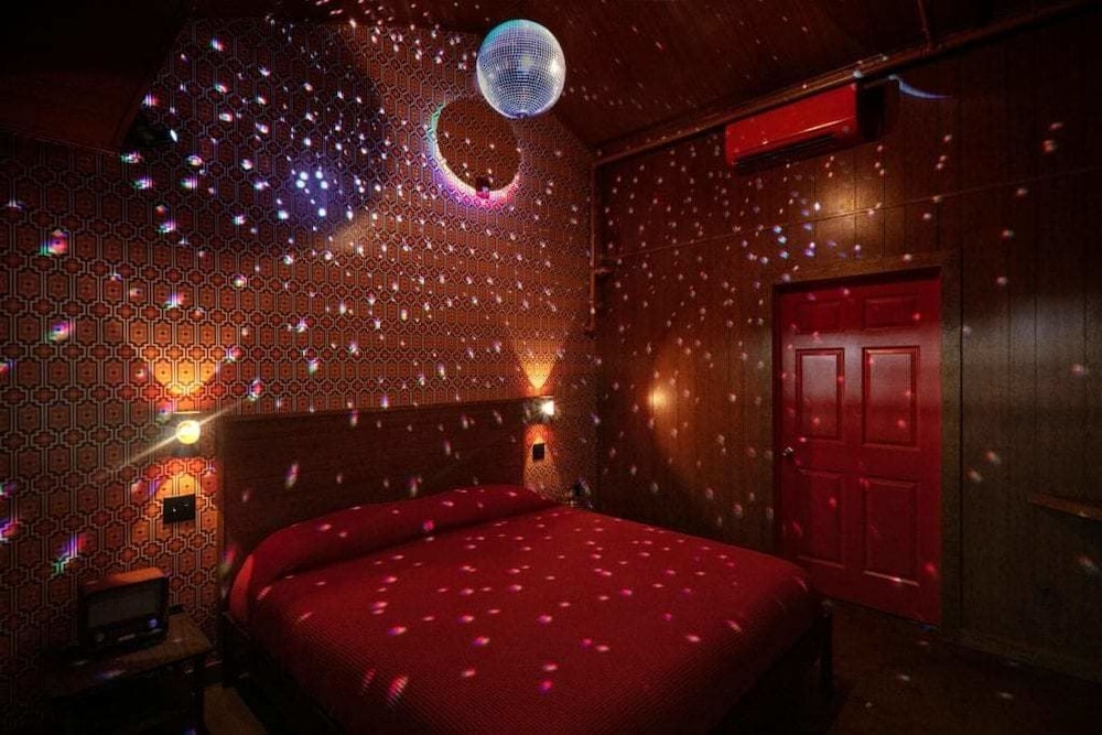 The Dive Motel & Swim Club - photo 7