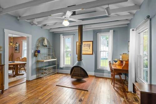 Scuttlebutt Nautical Cottage — 4-Star Luxury Hotel in Beaufort, United States