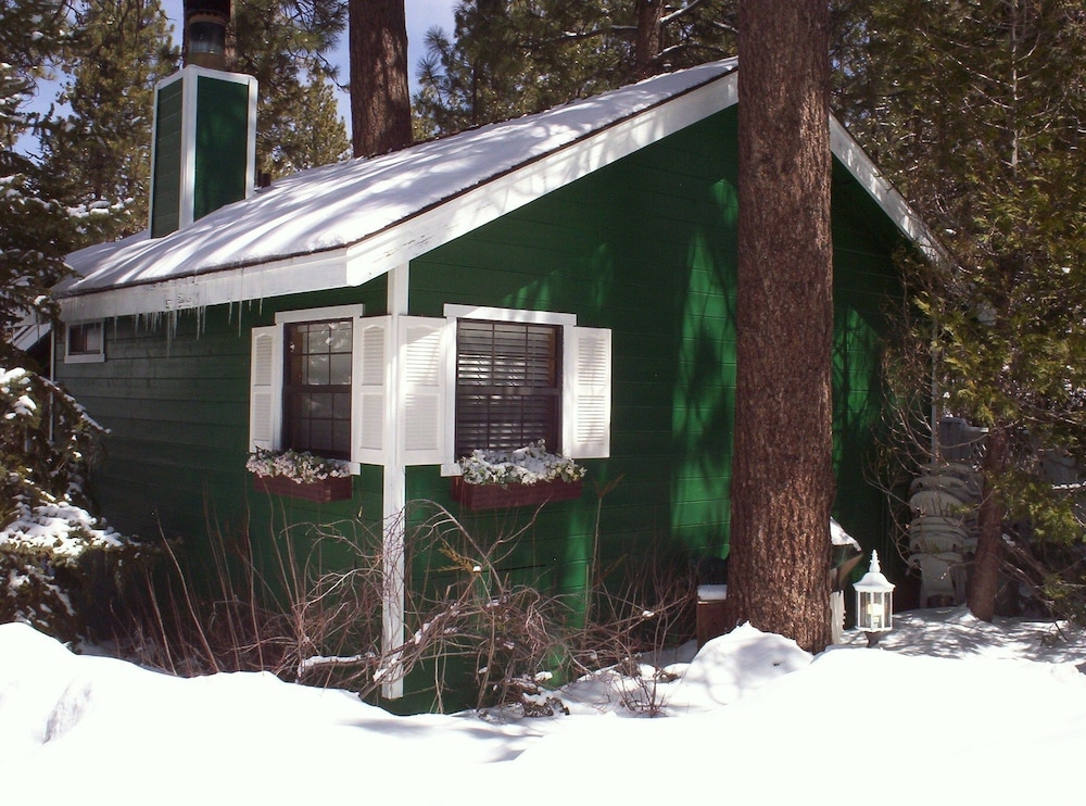 Big Bear Manor Spa Cabins - photo 20