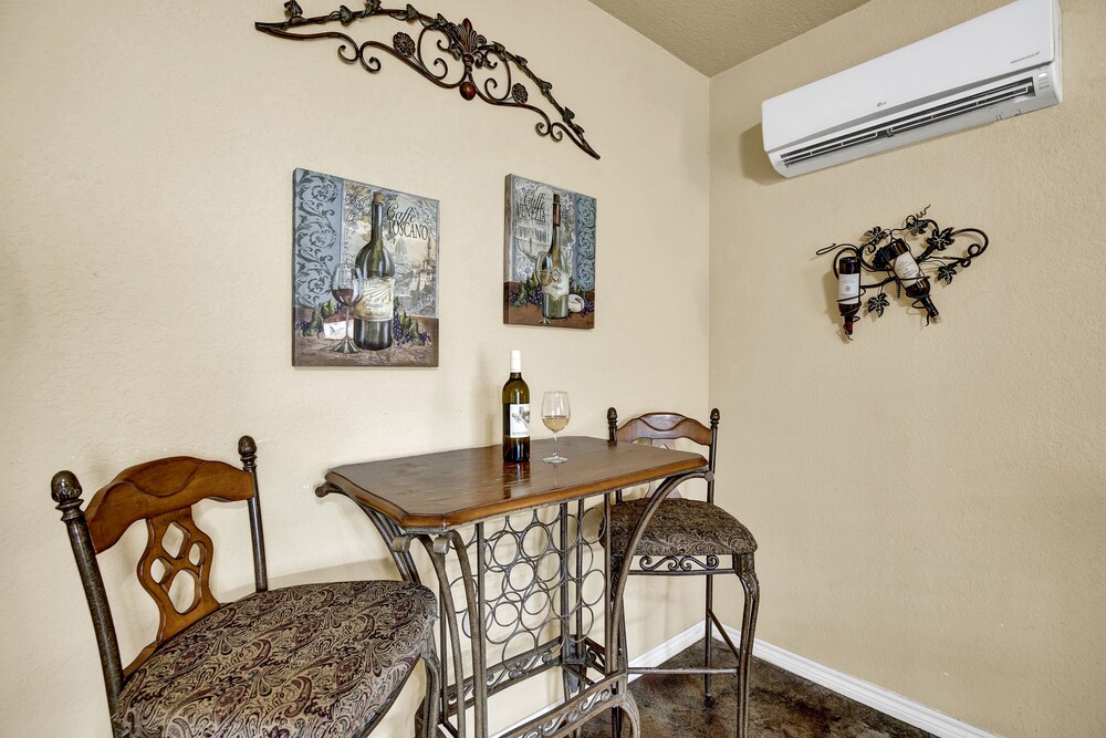 Romantic Oasis With Hot Tub Near Fred and Wineries - photo 12