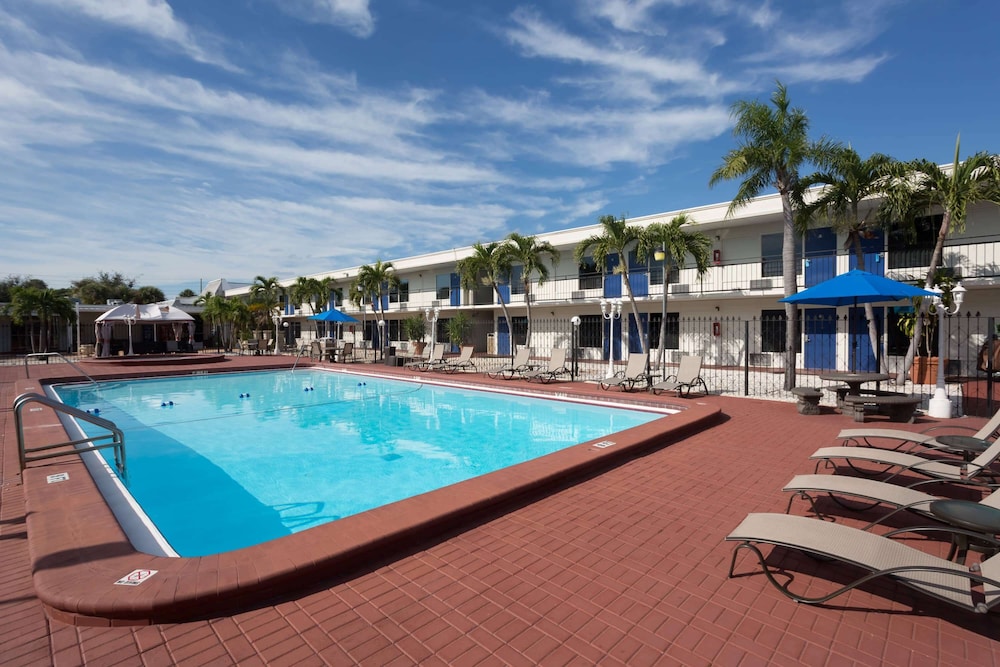 Super 8 by Wyndham St. Petersburg - photo 21