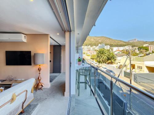 Sea Point 2 Bed Designer Pad with Rooftop Pool — 4-Star Luxury Hotel in Cape Town, South Africa