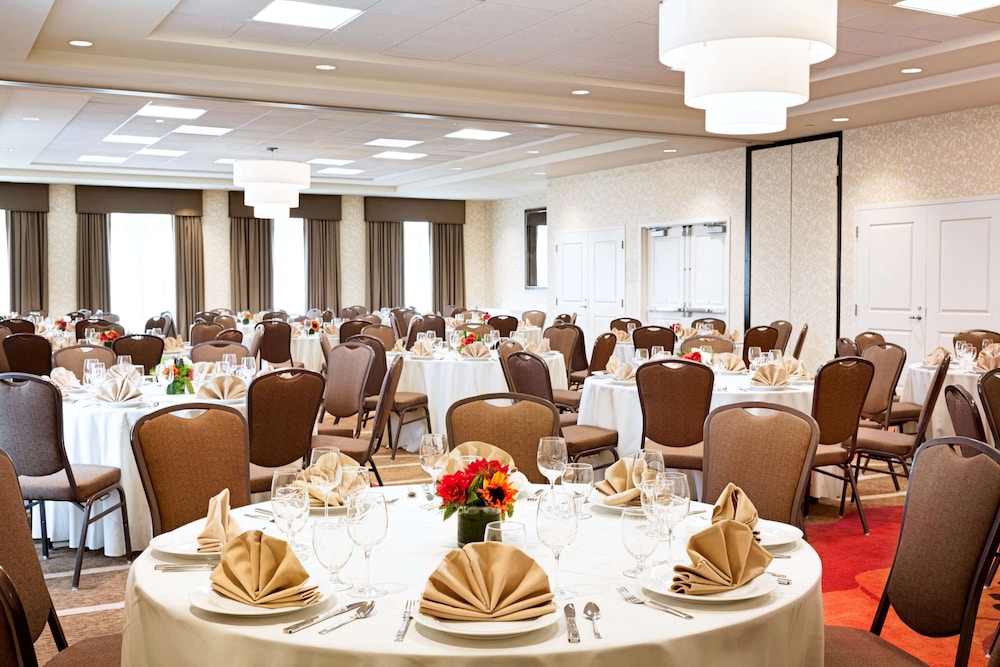 Hilton Garden Inn Boston Logan Airport - photo 49