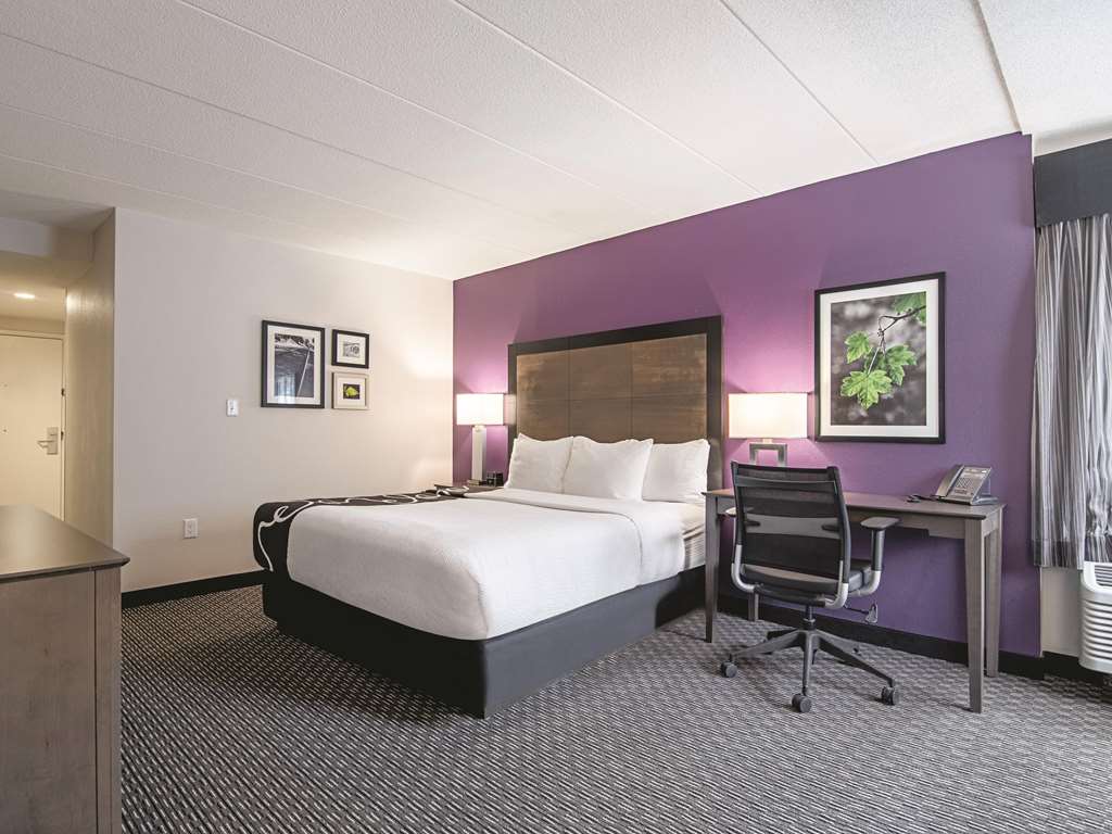 La Quinta Inn & Suites by Wyndham Portland DT Maine Med - photo 18