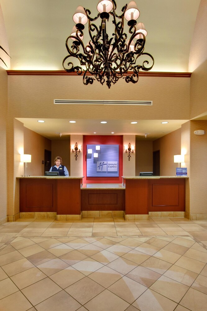 Holiday Inn Express & Suites Yuma by IHG - photo 3