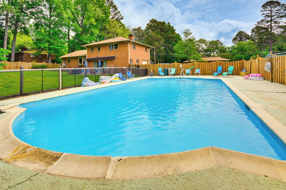 Updated High Point Retreat w Pool & Backyard — High Point — photo 3