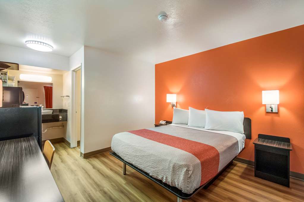 Motel 6 Youngtown AZ Phoenix Sun City - photo 15