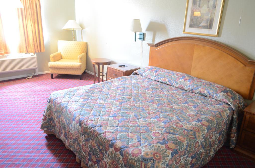 Red Carpet Inn Hornwood Drive - photo 10