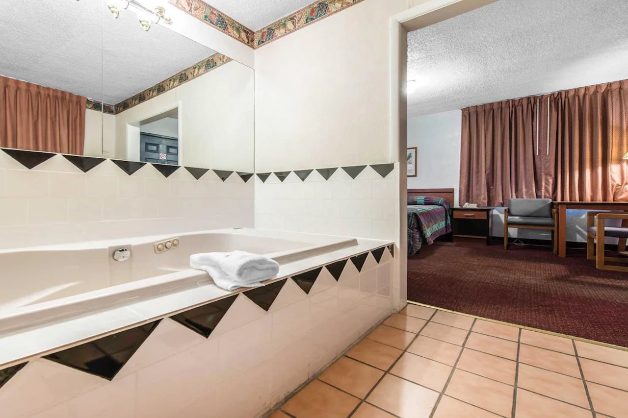 Rodeway Inn & Suites Colorado Springs CO - photo 9