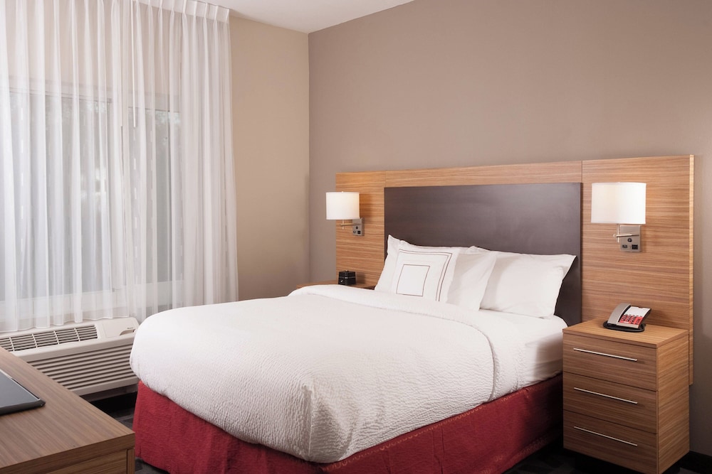 TownePlace Suites Charleston Airport Convention Center - photo 9