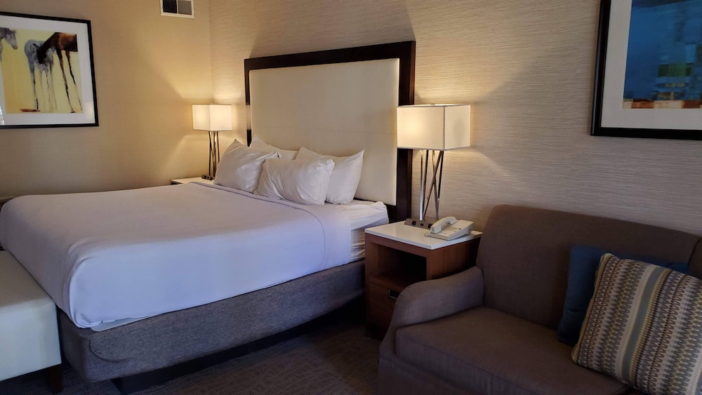 Crowne Plaza Phoenix Chandler Golf Resort by IHG - photo 12
