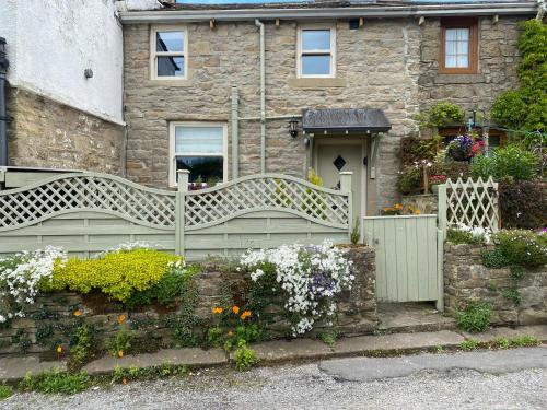 4 Castle View — 5-Star Luxury Hotel in Barnoldswick, United Kingdom