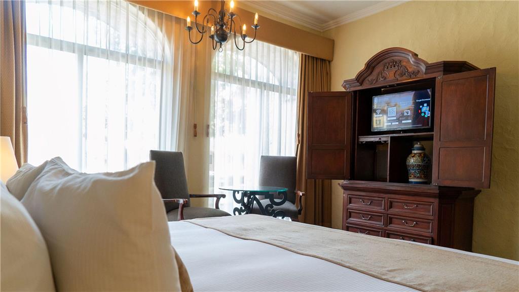 Master Suite king