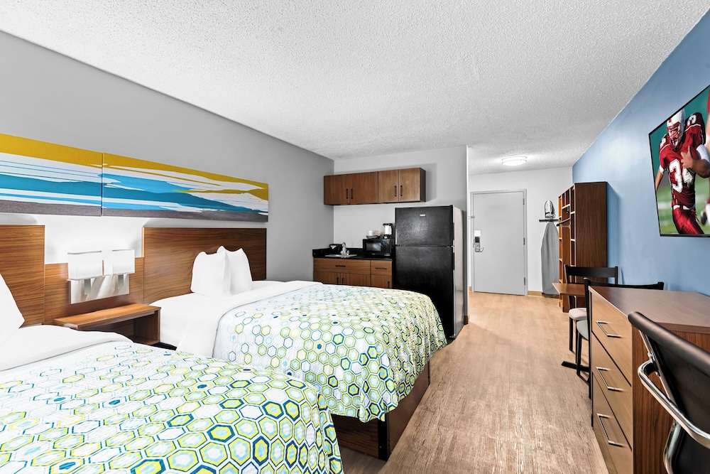 HomeTowne Studios by Red Roof & Conference Center Cortland - photo 15