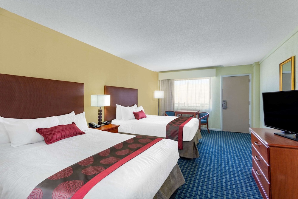 Ramada by Wyndham Virginia Beach - photo 6