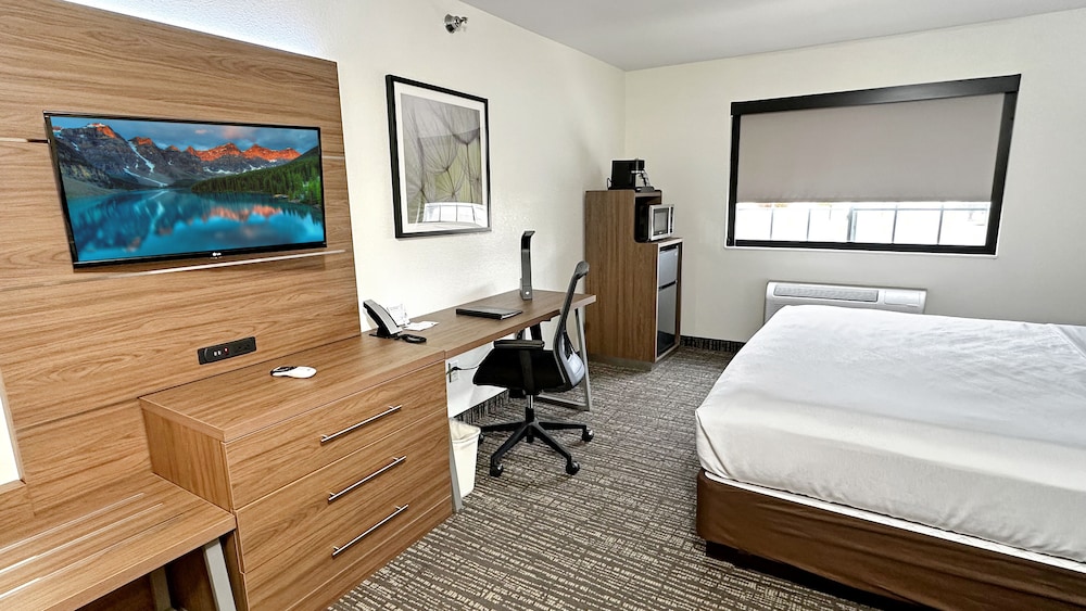 Estherville Hotel & Suites - photo 14