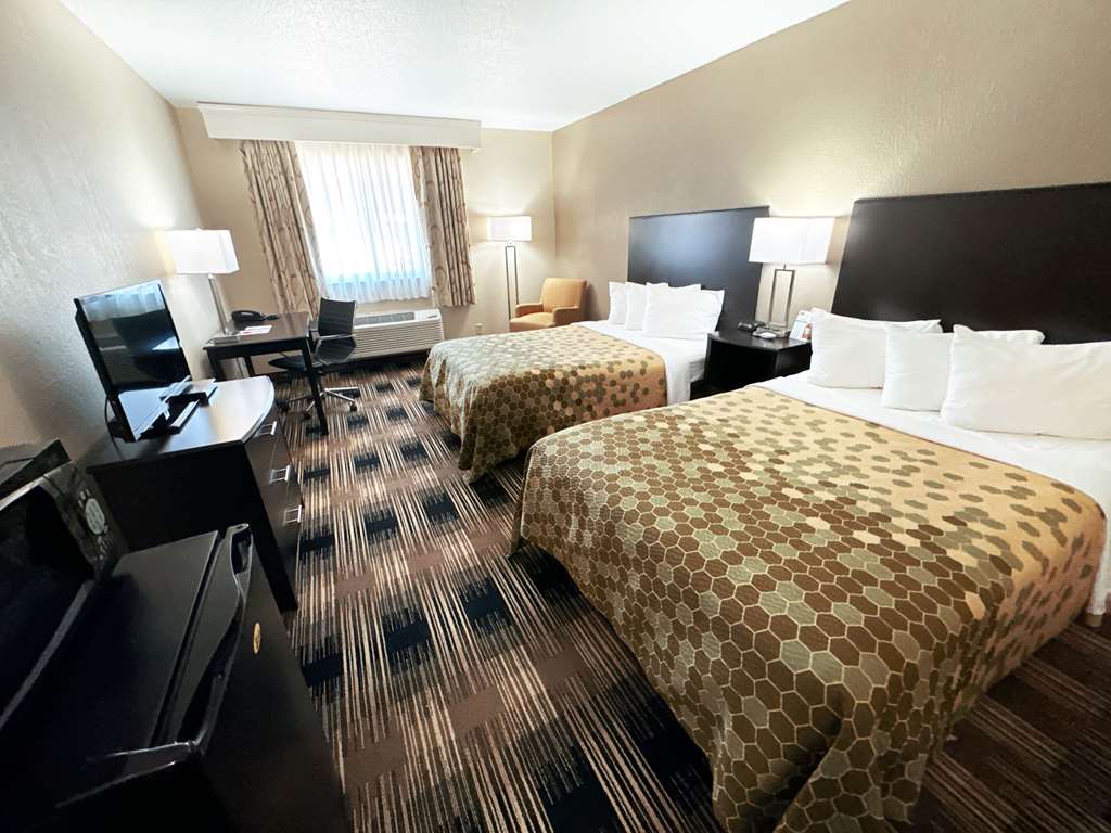 Econo Lodge Wausau Rothschild - photo 13