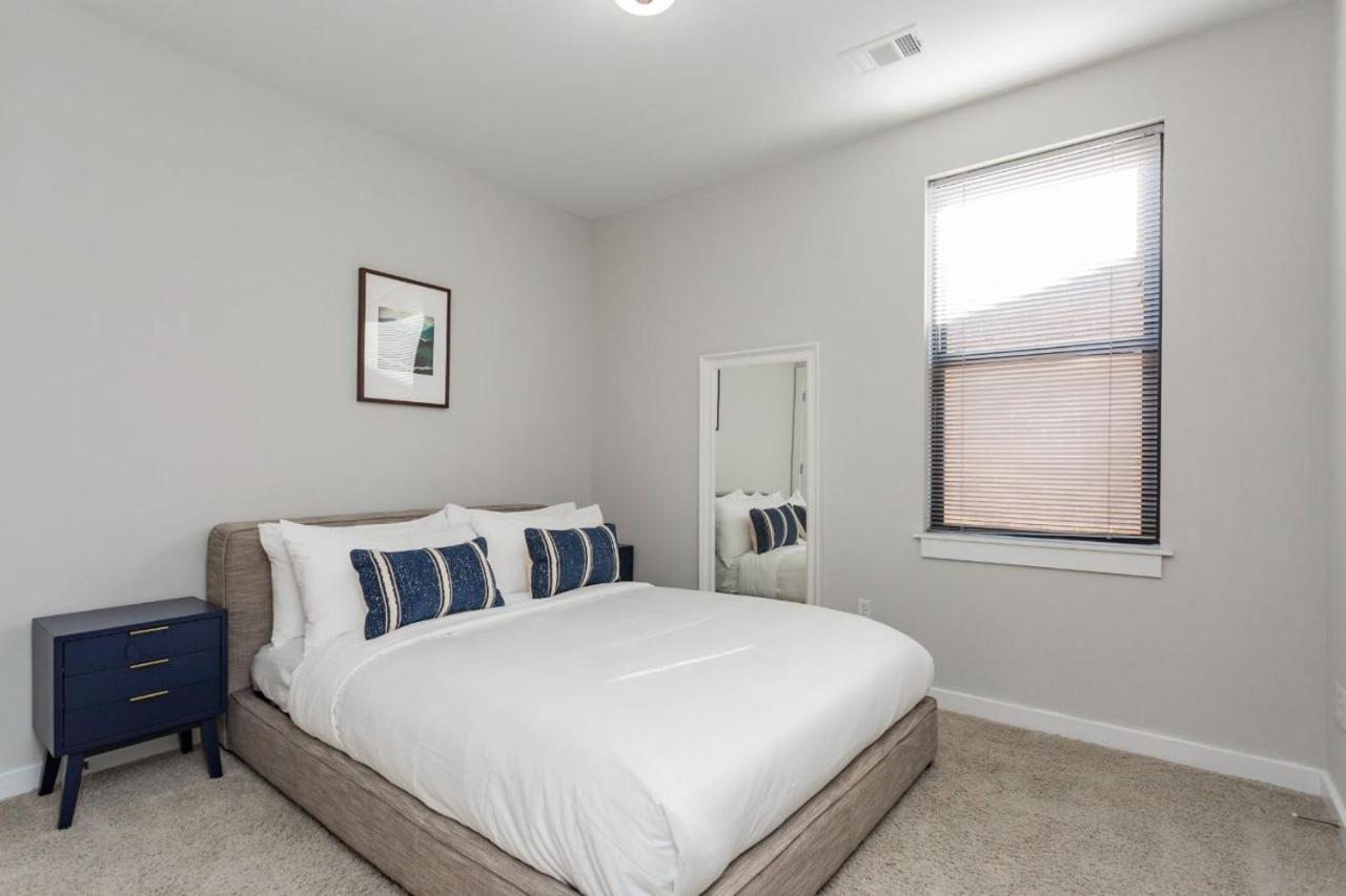 CozySuites Music Row Spacious 1BR with free parking 11 — 4-Star Luxury Hotel in Nashville, United States