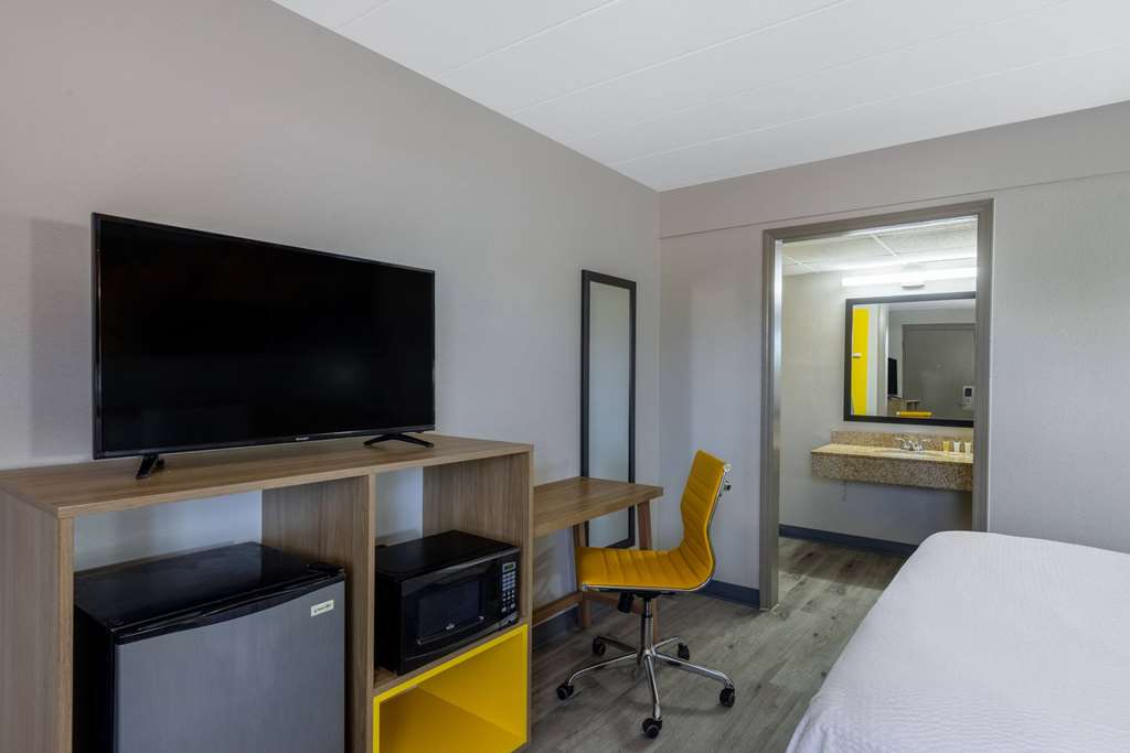 Days Inn by Wyndham Lincolnton - photo 21