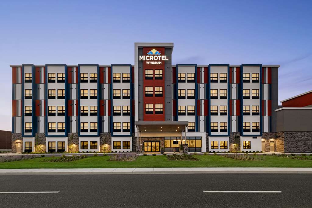 Microtel Inn & Suites Dorval QC - carbon neutral hotel in Dorval