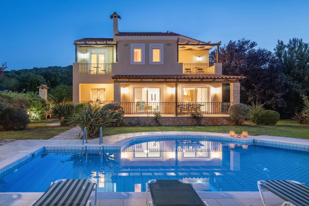 Villa Daphni in Rethymno — 4-Star Luxury Hotel in Rethymno, Greece