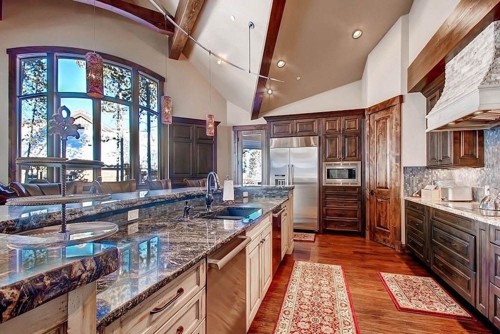 Slopeside Manor On Peak 8 By Pinnacle Lodging - photo 13