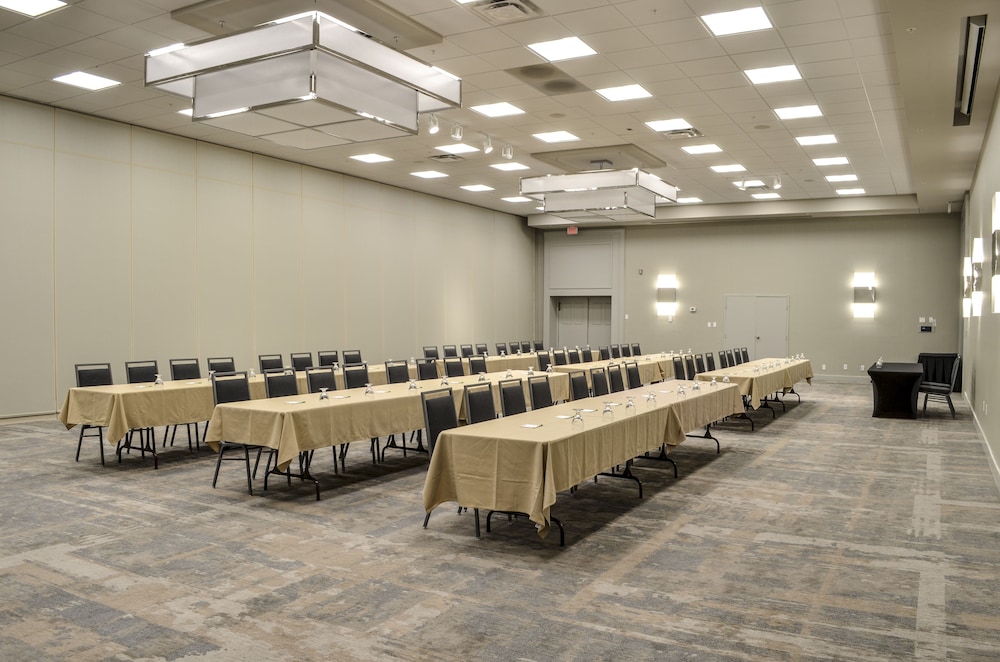 Holiday Inn Fargo by IHG - photo 82