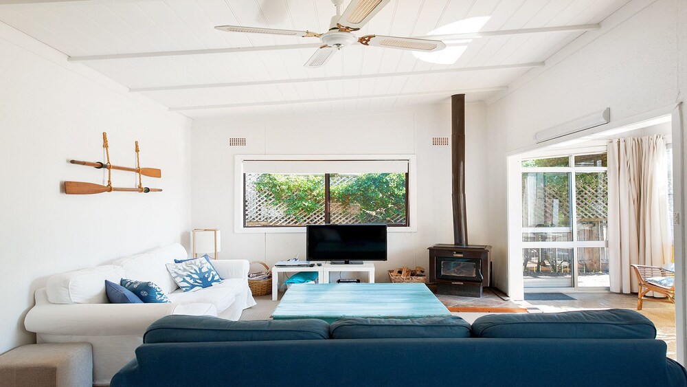 Sandy Point Road 9 Sea Urchin - carbon neutral hotel in Corlette