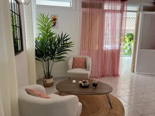 Family home 3 bedrooms — 4-Star Luxury Hotel in Le Gosier, Guadeloupe