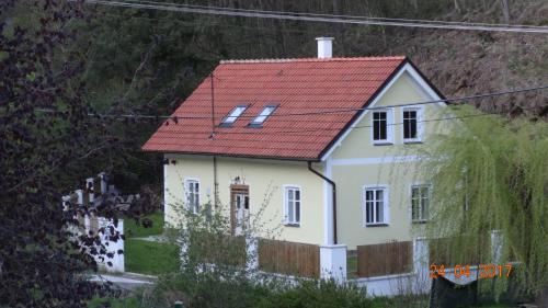 Chaloupka za potůčkem — hotel in Krasna Hora Nad Vltavou