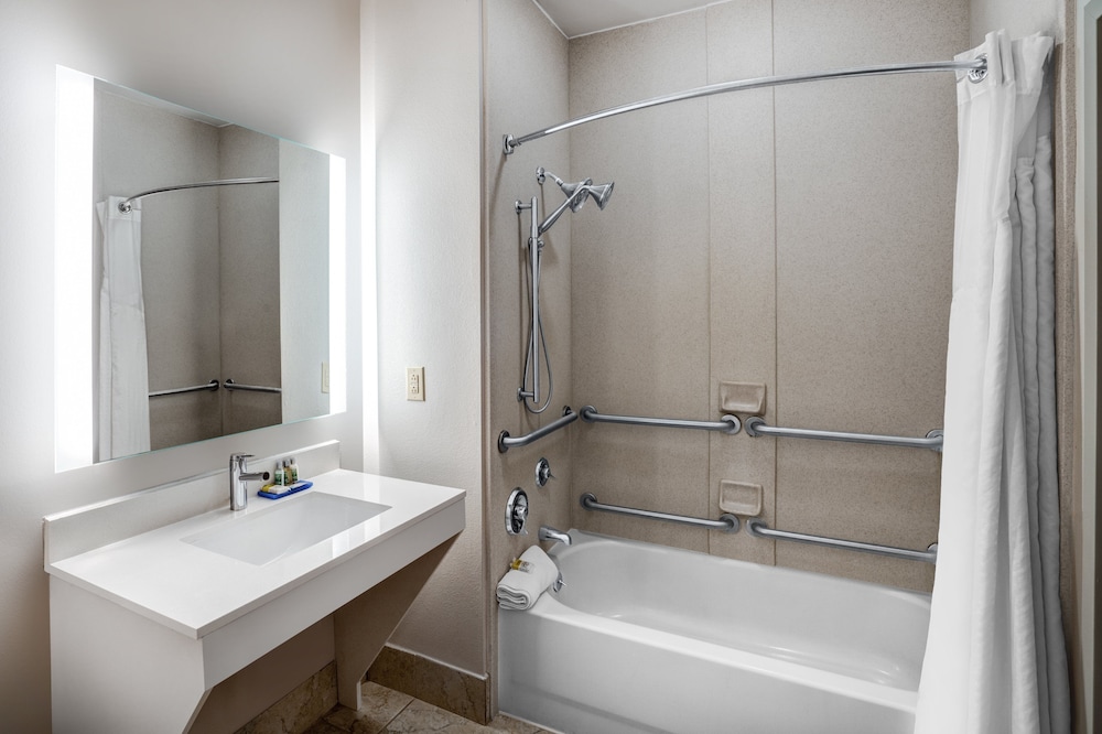 Holiday Inn Express and Suites Winona North by IHG - photo 27