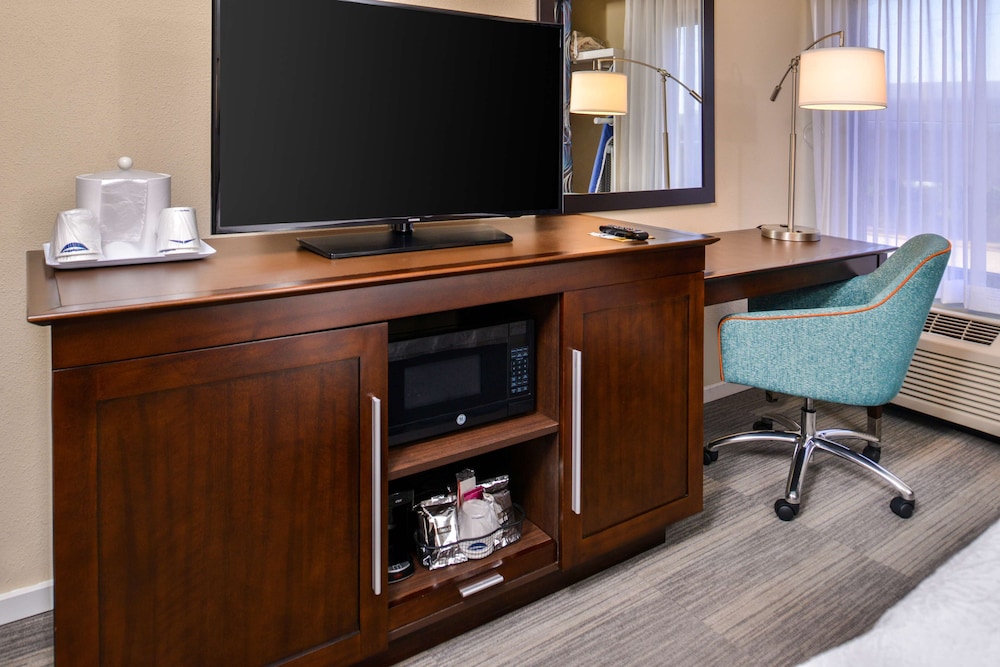 Hampton Inn Seattle Airport - photo 16