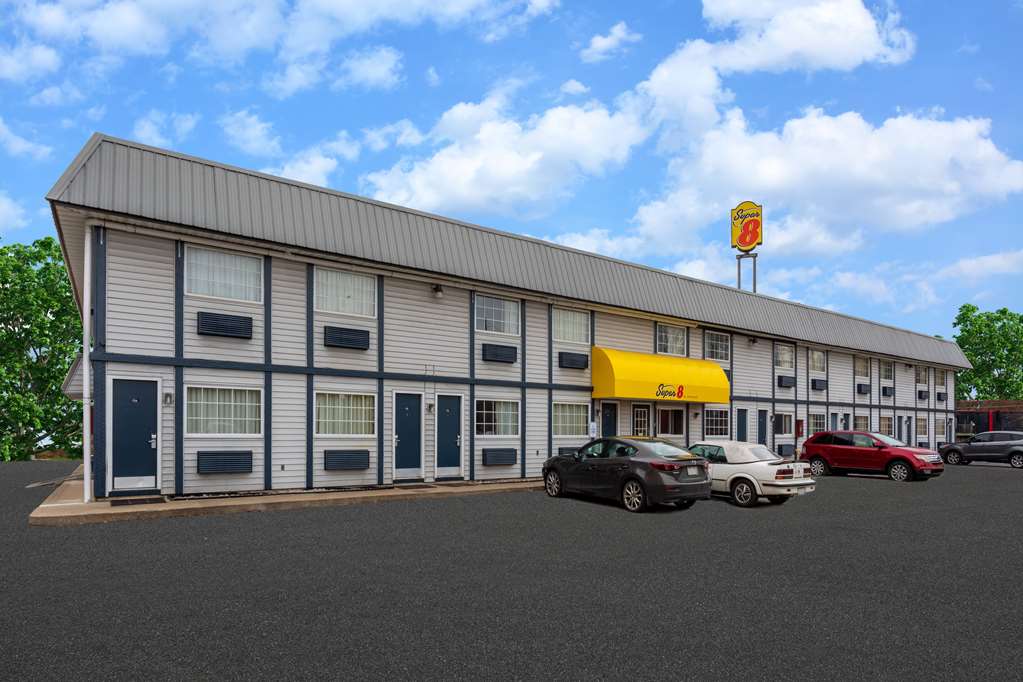 Super 8 By Wyndham Wooster — hotel in Wooster