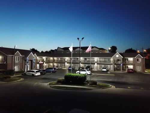 Relax Inn Motel & Suites - photo 2
