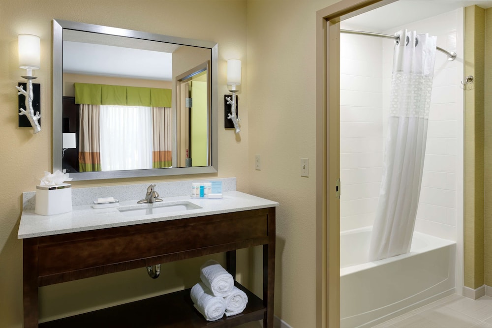 Hampton Inn & Suites Williamsport Faxon Exit - photo 12
