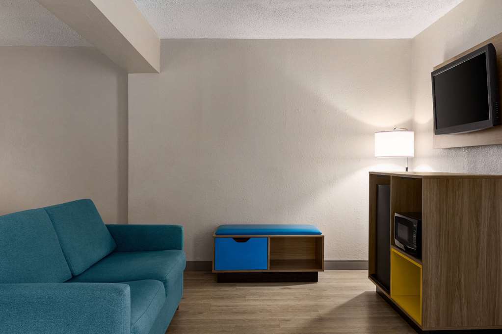 Days Inn by Wyndham Miami Airport North - photo 33