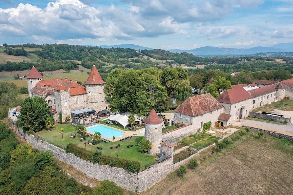Les Dépendances de Chapeau Cornu — hotel in La Tour-Du-Pin