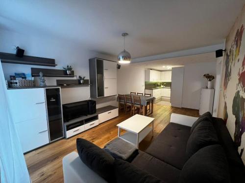 Porec Tolle 3 Zi Whg Sehr Zentral Top Zustand Mit Internet Und W Lan — 4-Star Luxury Hotel in Porec, Croatia
