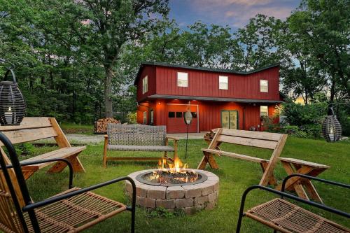 Rare Gem Game Room Hot Tub Near Lake Pet Ok — hotel in Elkhorn
