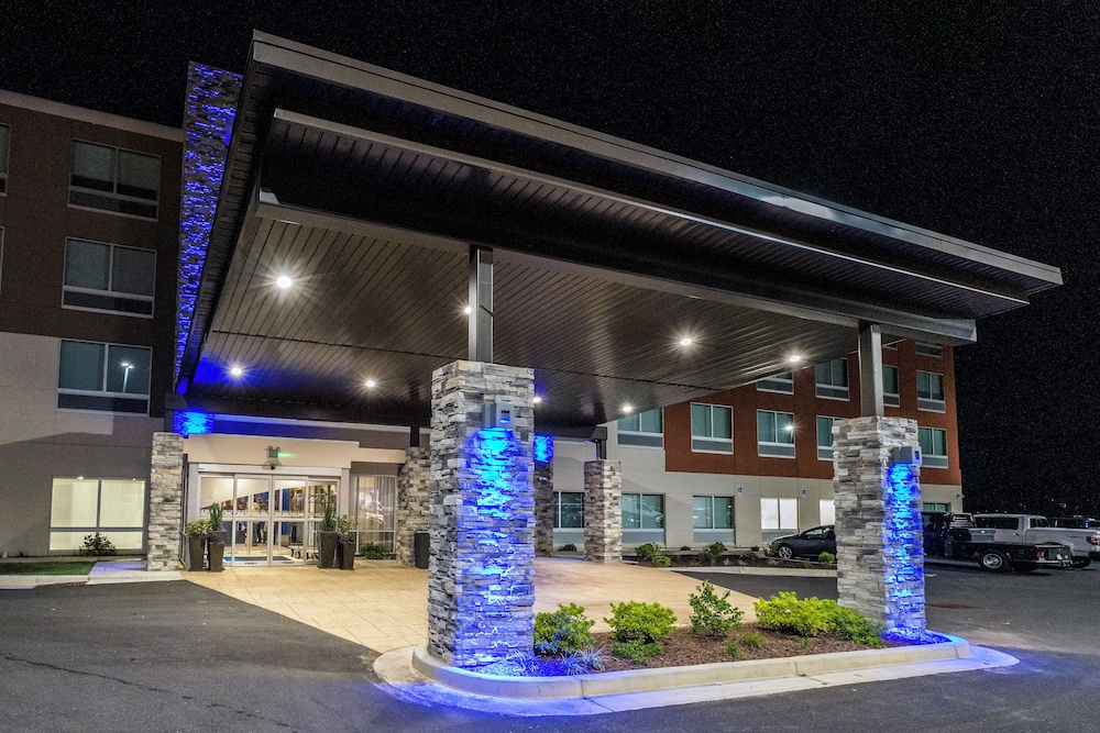 Holiday Inn Express & Suites Commerce by IHG - photo 21