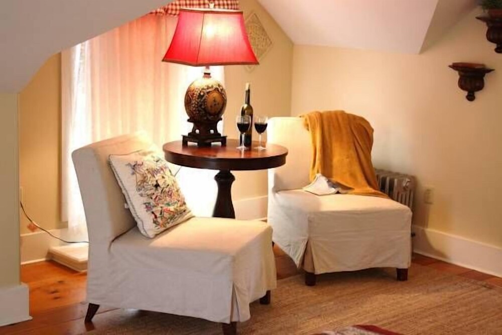 The Oak Bluffs Inn - photo 17