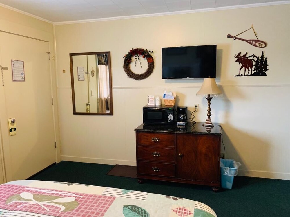 Carroll Motel & Cottages - photo 40